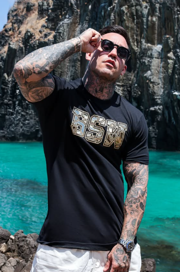 Camiseta Preta Estampa Grafite Dourada