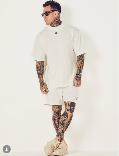 Camiseta Oversized Off-White Gola Alta