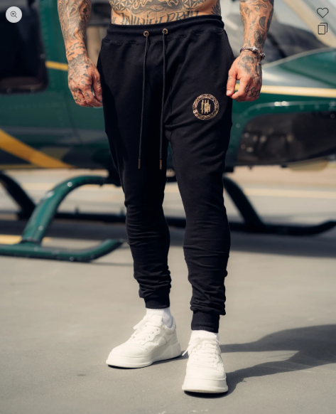 Calça Jogger Emblema Dourado